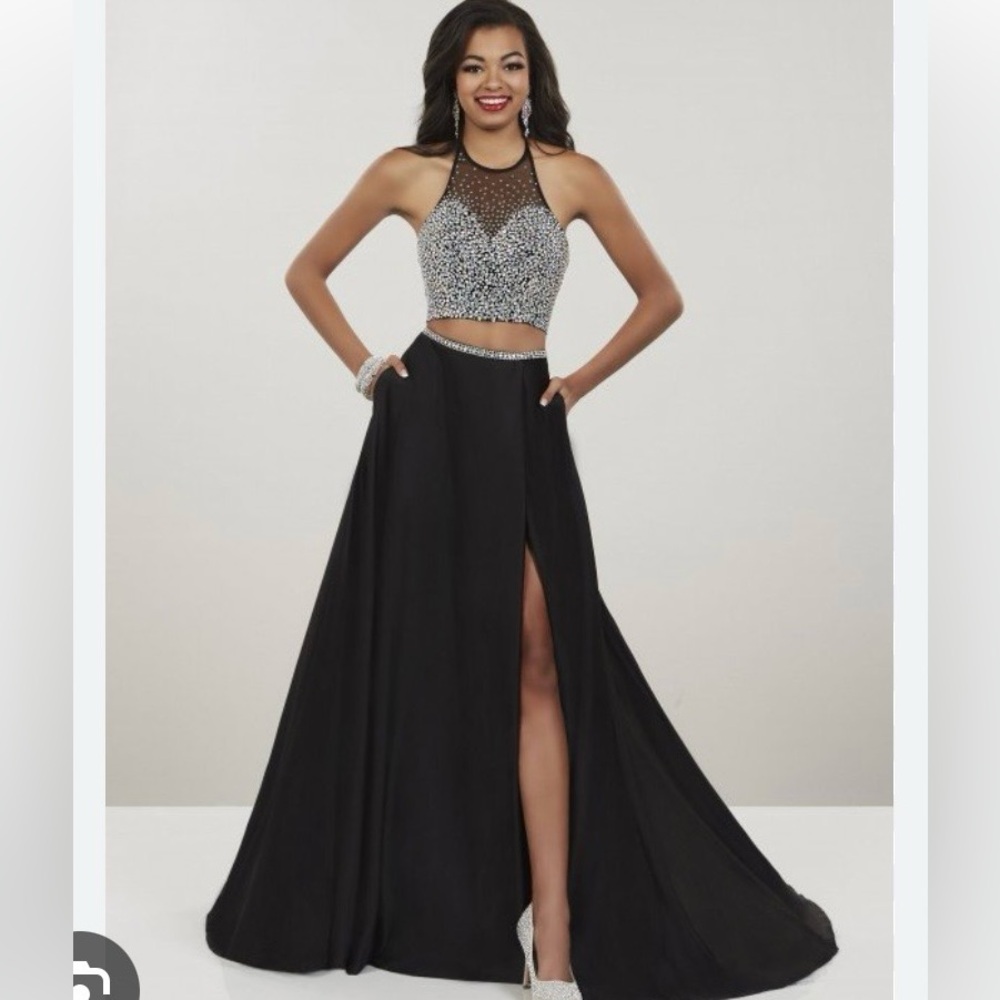 Panoply Elegant Black Garment
